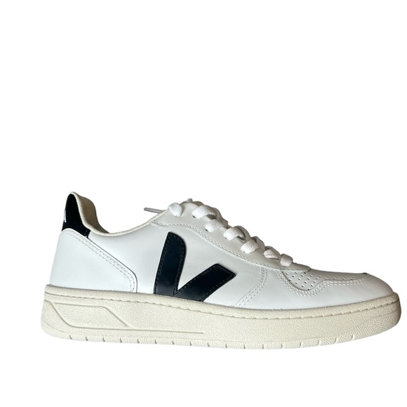 veja Shoes - Veja V-10 Leather Low Top Sneaker White Black Size 6